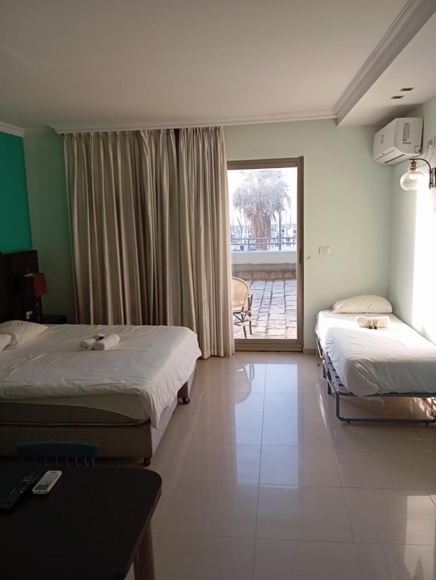 Marina Beach Hotel Tel Aviv Buitenkant foto